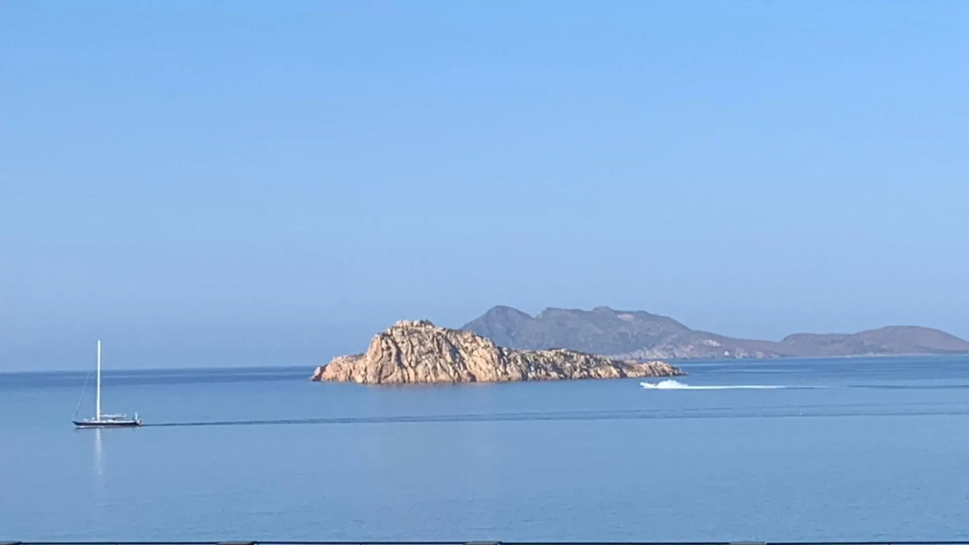 Una Finestra Sul Blu Teulada 0*,  Italy